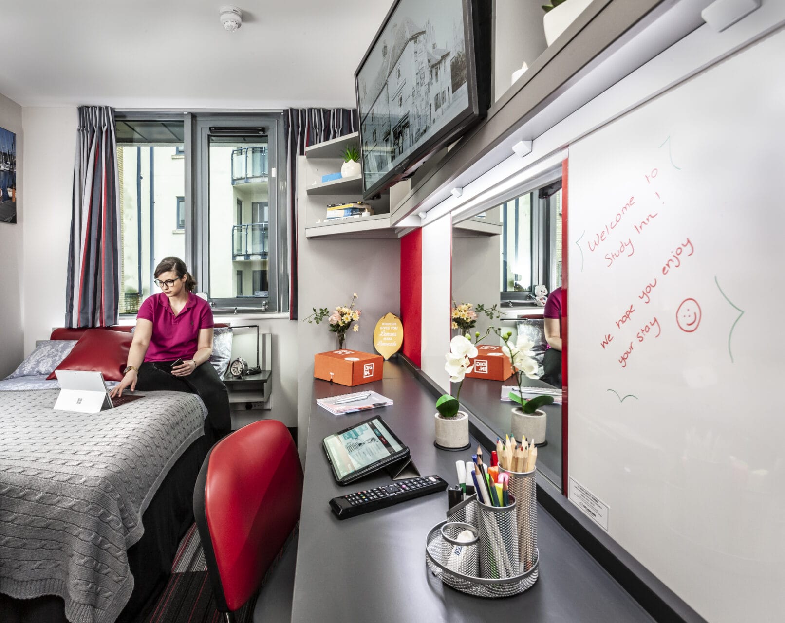 Study Inn Lemyngton Street - Silver Plus Studio