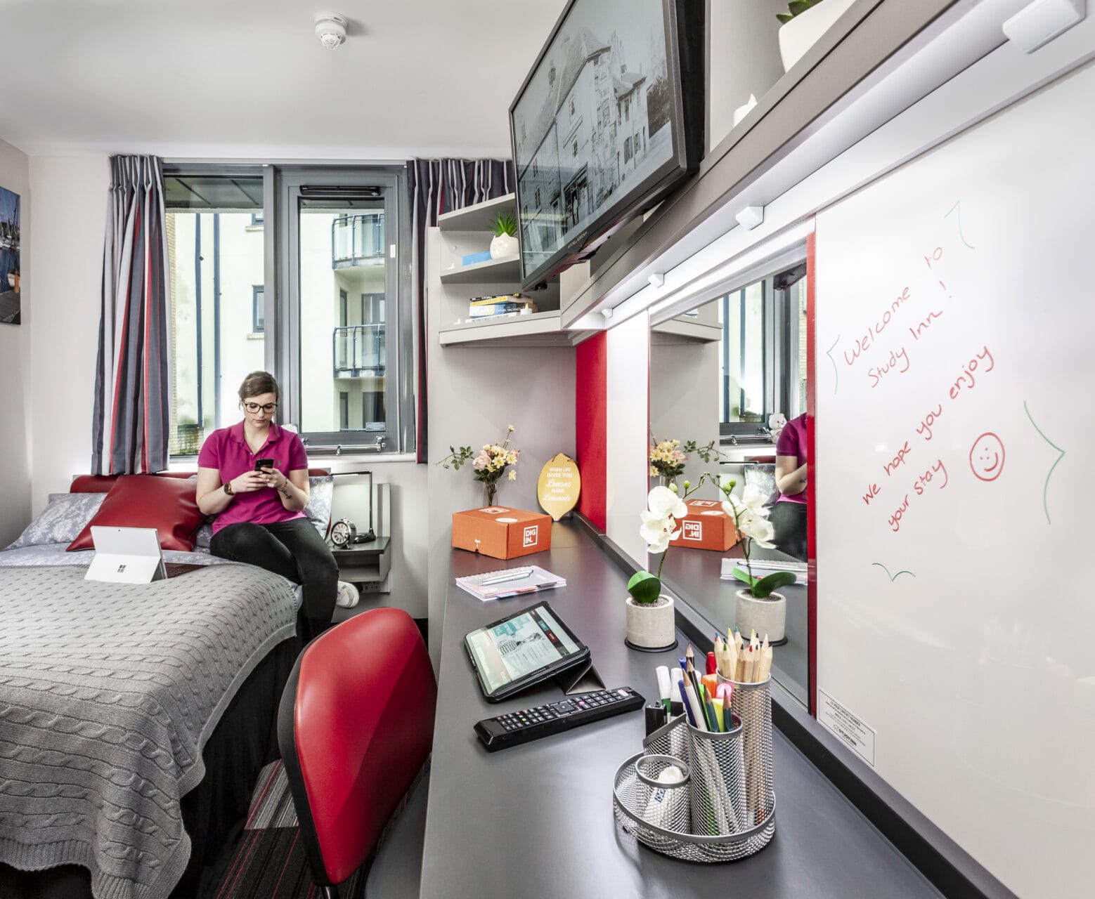 Study Inn Lemyngton Street - Silver Studio